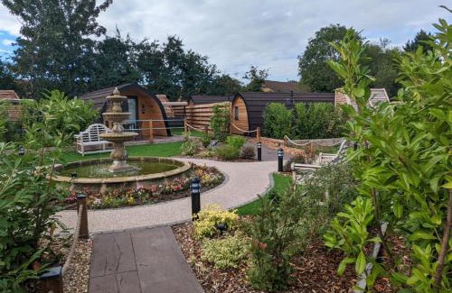 Gunthorpe Ski Chalet | Peacock Lake Glamping
