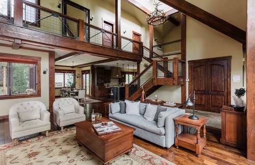 Christie Heights House | Peak 8 by AvantStay | Spacious Modern Cabin w/Hot Tub & Views