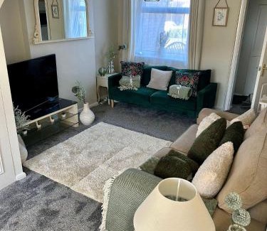 Chesterfield House | Peak District - 2 Beds - Sleeps 4 - Pet Friendly