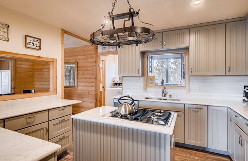 Spring Valley House | Peakview Cabin - Mountain Getaway to Pikes Peak