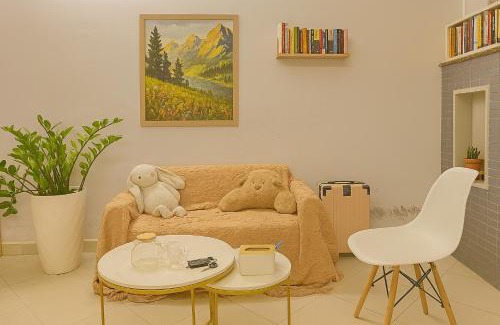 Nguyen Thai Binh House | Peanuts Home Calmette - Central Saigon Homestay with Kitchen, Balcony