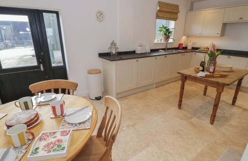 Hellidon Cottage | PEAR BARN, family friendly, with a garden in Catesby