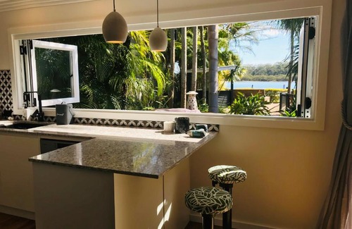 Dunbogan House | Pearl Cottage - Stunning River Front Cottage with Pool
