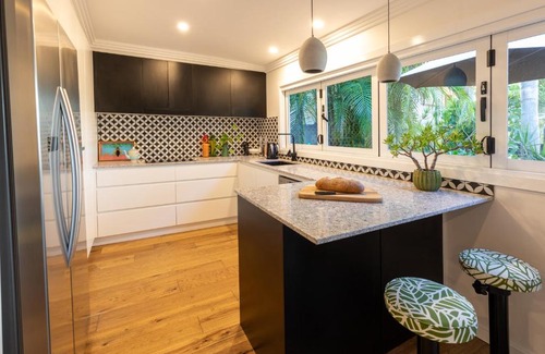 Dunbogan House | Pearl Cottage - Stunning River Front Cottage with Pool