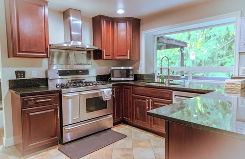 Sammamish House | Pearl on the Ridge - Hot Tub, Sauna, Game Room, EV, Near Lake&Downtown Sammamish