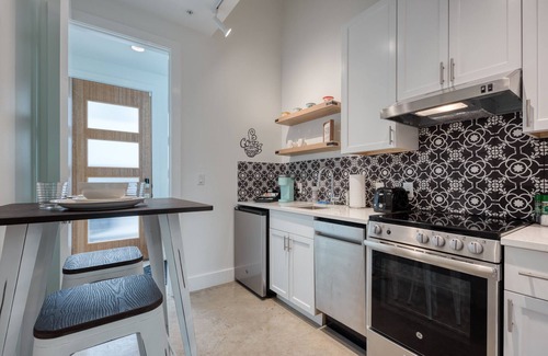 Tobin Hill House | Pearl View Group Rental