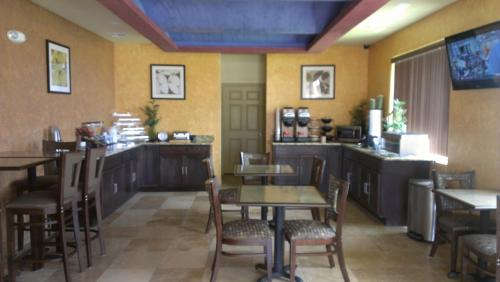 Pearsall Hotel | Pearsall Inn and Suites