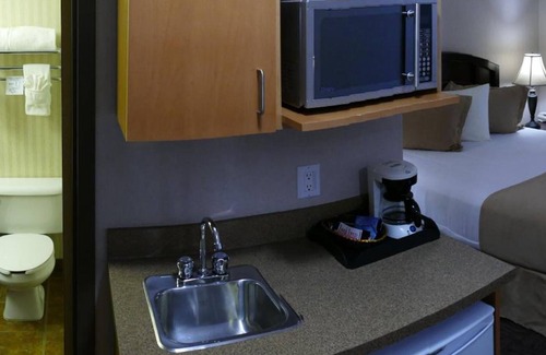 High Prairie Hotel | Peavine Inn And Suites High Prairie