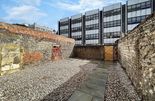 Worthing Apartment | Pebble Hideaway - UK50551