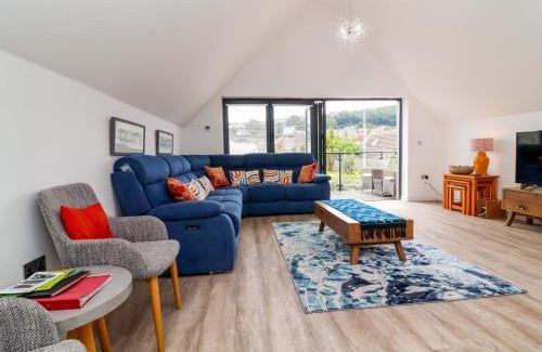 Westleigh House | Pebble Ridge View