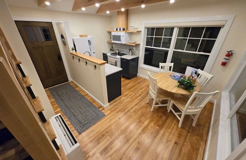 Northeast Harbor Apartment | Pebble @ Rock End, Near Acadia National Park- NE Harbor 2nd Story + Gym Access