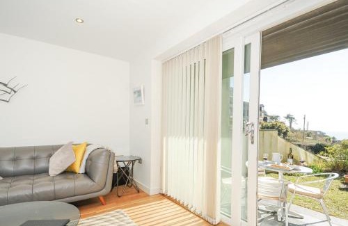 Downderry Apartment | Pebbles