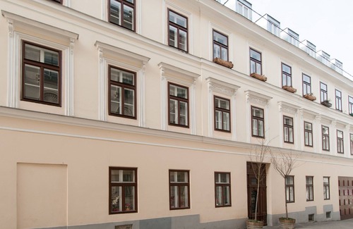 Neubau Apartment | Pedestrian zone in the city center, spacious and family-friendly apartment