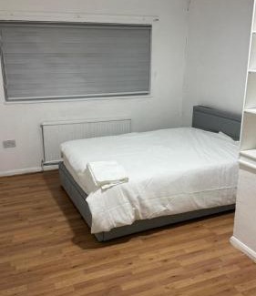 Borehamwood Apartment | Peeams Abode Borehamwood