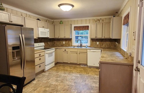 Golden Grove Cottage | Peggy's Cottage - 2BR/1BA, 18 minutes from downtown Greenville