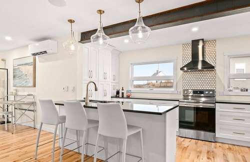 Peggy's Cove House | Peggy's Cove - Modern Home with Lighthouse View
