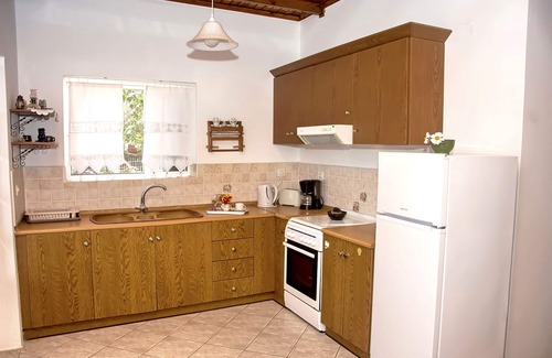 Sinarades House | Pelekas Beach Apartments "Tonia".