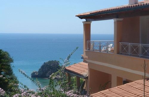 Sinarades House | Pelekas Beach Apartments "Tonia".