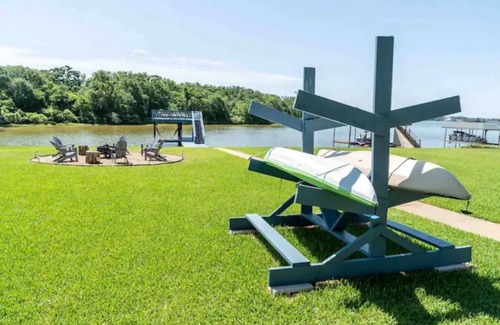 Log Cabin House | Pelican Estates Lake house at Cedar Creek Lake on wide cove in gated community.
