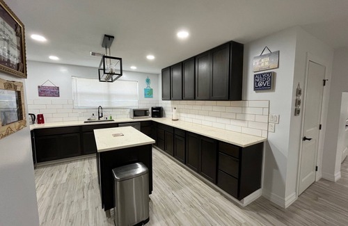 Palacios House | Pelican Place-lit dock, crab cages, W/D, 5 TVs, gameroom, fully stocked kitchen