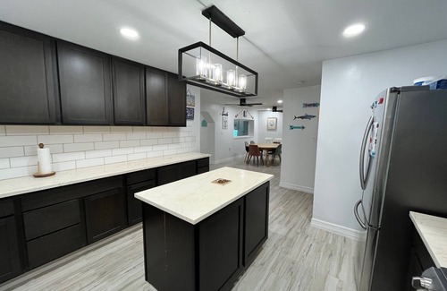 Palacios House | Pelican Place-lit dock, crab cages, W/D, 5 TVs, gameroom, fully stocked kitchen