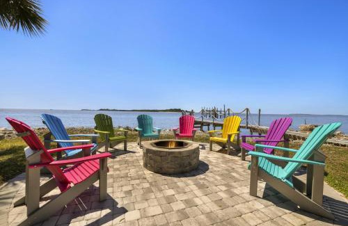Cedar Key House | Pelican Place - Waterfront launch and fire pit