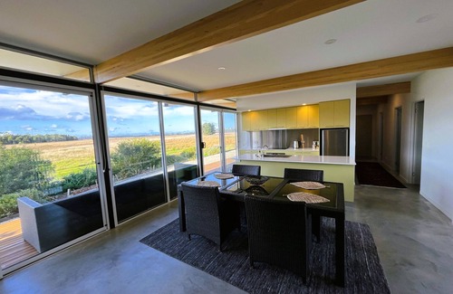 St Helens House | Pelican Point Tasmania
