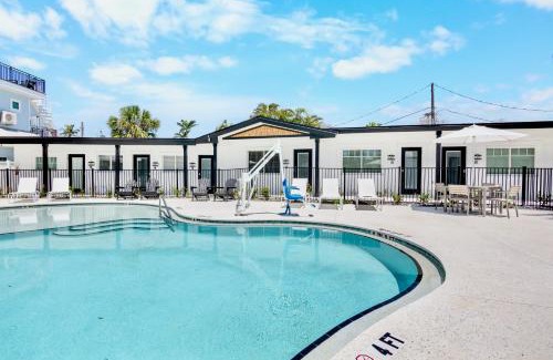 Bradenton Beach Hotel | Pelican Post at Anna Maria Island Inn