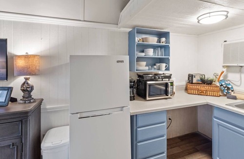 Oil City Apartment | Pelican's Nest~Caddo Lake Cabin 3 with Kayaks! Caddo Lake Cabins, Oil City, La.