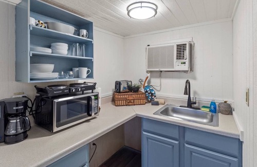 Oil City Apartment | Pelican's Nest~Caddo Lake Cabin 3 with Kayaks! Caddo Lake Cabins, Oil City, La.
