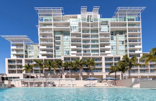 Pelican Waters Apartment | PELICAN WATERS RESORT UNIT 424