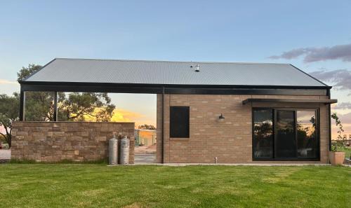 Wentworth Apartment | Pelicans on the Darling