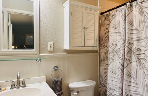 Cocoa Isles House | Pelican’s Rest at Cocoa Beach – 4 BDR Canal-Front Home, Walk to Beach!
