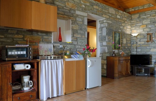 Agios Vlassios Cottage | PELIONGODDESS "VENUS" house with private heated pool
