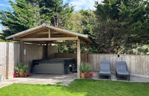 Pembroke House | Pembrokeshire Near Beach With A Hot Tub