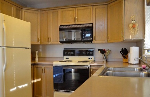 Pender Island House | Pender Island Oceanfront House on Orca Highway with Hot Tub - Sleeps 6
