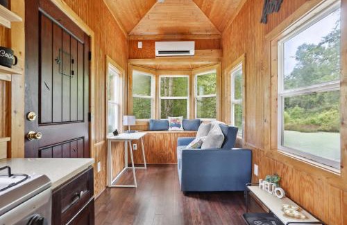 Pendergrass House | Pendergrass Tiny Home Cabin on Pond with Fire Pit!