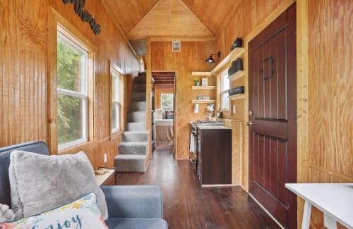 Pendergrass House | Pendergrass Tiny Home Cabin on Pond with Fire Pit!