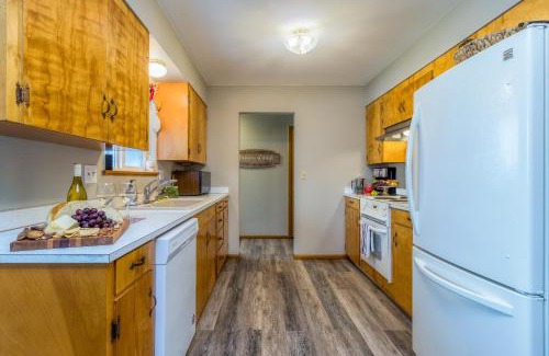 College Place House | Pendleton House - Complimentary Wine Tasting