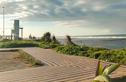 Pameungpeuk House | Penginapan Karanglaut Sayangheulang