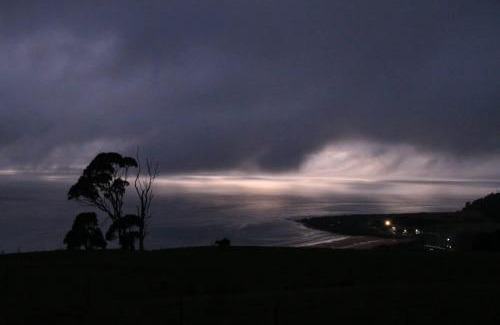 Central Coast Council House | Penguin Seaside Farm