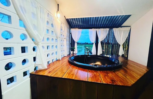 Ratchaburi Hotel | Penguin Villa Resort & Bistro