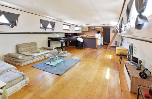 Vigneux-sur-Seine Boat Rental | Peniche Refuge Seine
