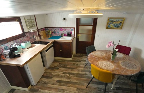 Avignon Boat Rental | Peniche Spa Le Makara Cottage 2 Bedrooms