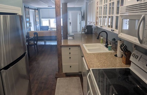 Montague Apartment | Peninsula Point - Cozy Lakefront Condo 1BR, 1BA