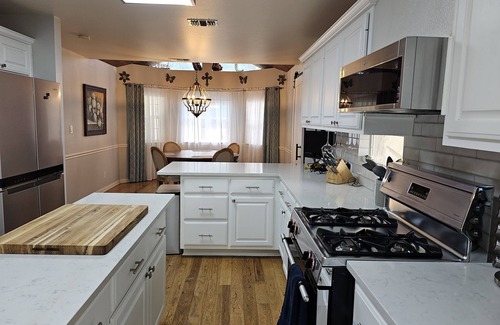 Austin House | PENION ON THE HILL - SPACIOUS YARD FOR KIDS/ADULTS! JACUZZI SPA for 7!