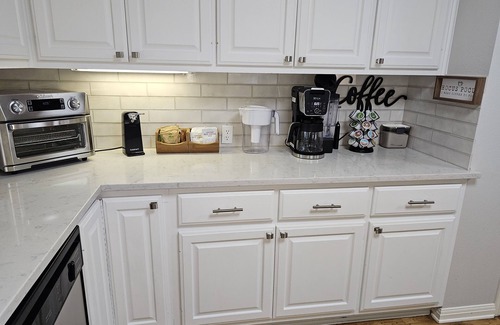 Austin House | PENION ON THE HILL - SPACIOUS YARD FOR KIDS/ADULTS! JACUZZI SPA for 7!