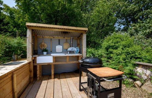 Polperro House | Penlea Retreat Luxury Coastal Shepherds Hut 5 Minute Walk to Pubs and Village