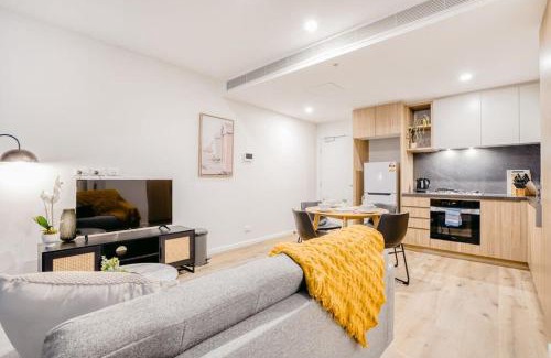 Moonee Ponds Apartment | Penny Lane - 2BR Apt in the Heart of Moonee Ponds