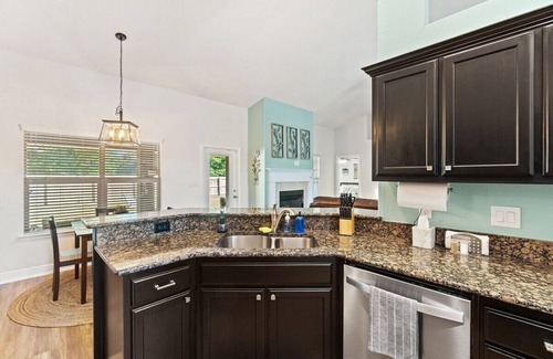 Pine Forest House | Pensacola Dog-Friendly Retreat: Backyard | Firepit